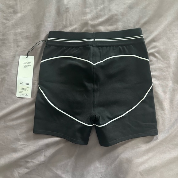 Alo 4” Airbrush High Waist Heart Throb Short - Picture 3 of 5